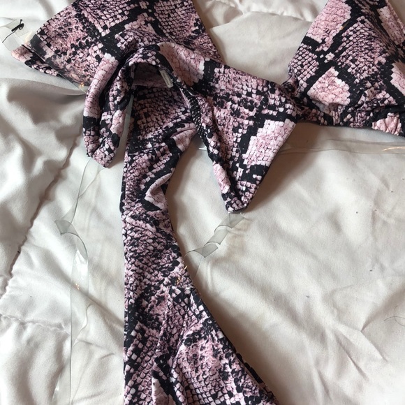 Bikini - Picture 2 of 4